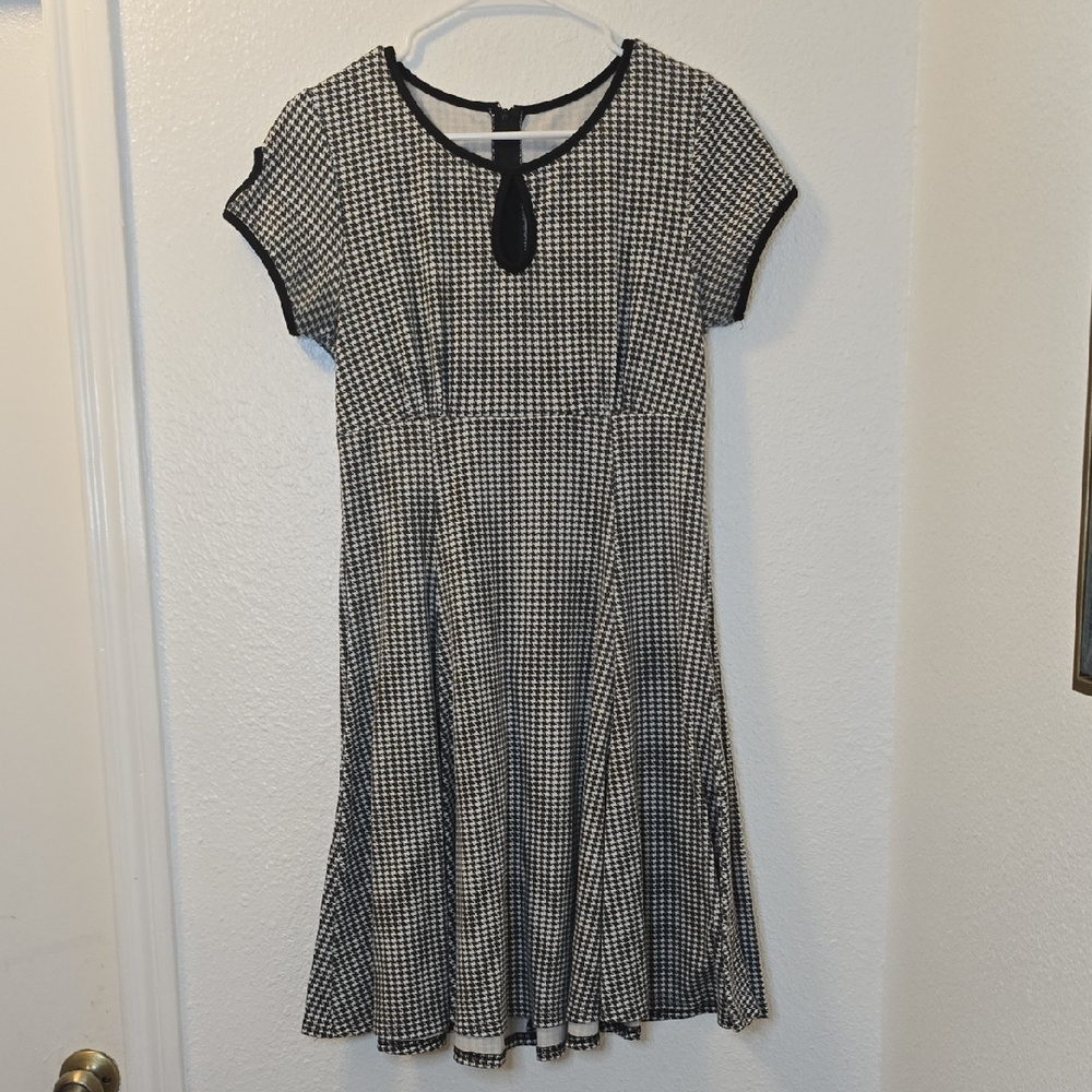 Steady Black and White Houndstooth Midi Dress
